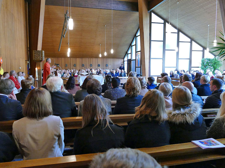 Firmung 2019 in Naumburg (Foto: Karl-Franz Thiede)